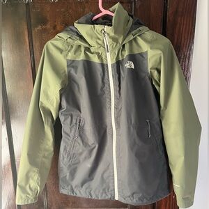The North Face Women's Resolve Rain Jacket